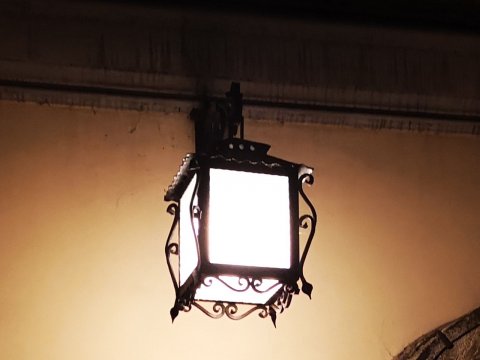 Lampa kuta na ścianę